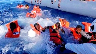 30 مصابًا في غرق مركب هجرة غير شرعية قبالة سواحل السلوم