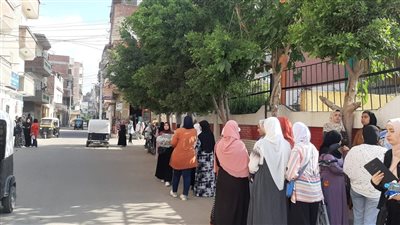 تباين آراء طلاب الثانوية العامة بالبحيرة حول مستوى امتحان اللغة العربية 