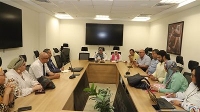 وزارة العمل تبحث مع شركاء اجتماعيين تطوير مناهج التدريب المهني 