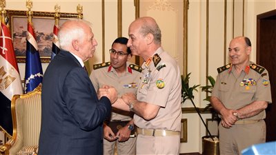 وزير الدفاع يلتقى رئيس مجلس الدفاع للاتحاد الأوروبي