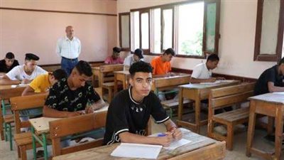 طلاب الثانوية العامة يؤدون امتحان اللغة الأجنبية الثانية الثلاثاء