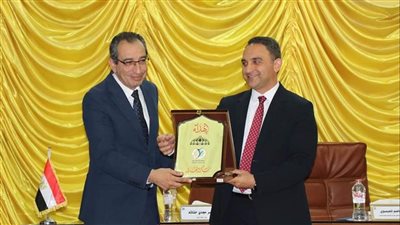 رئيس جامعة الفيوم يشهد إنعقاد مجلسي خدمة المجتمع وشئون الطلاب
