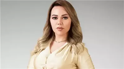 أسما إبراهيم تستعرض جمالها بألوان الربيع 