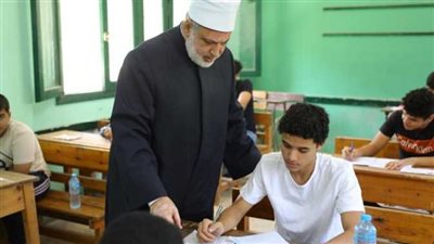 طلاب العلمي يؤدون امتحان التفاضل والتكامل بالثانوية الأزهرية 