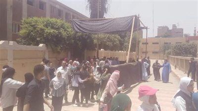 امتحان اللغة العربية يرسم البهجة على وجوه طلاب الثانوية العامة بقنا