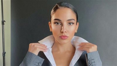 سلمى أبو ضيف تخطف الأنظار بالشيفون الناعم (صور)