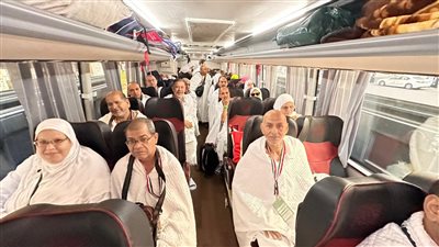 وزيرة التضامن تتابع تفويج حجاج الجمعيات الأهلية.. صور