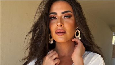 ميرنا نور الدين تشارك جمهورها لقطات من شهر العسل| الأخضر يبرز جمالها