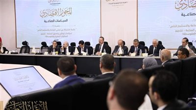 الحوار الوطني.. أيمن محسب يطالب بضرورة تعميم مبادرة تعميق الصناعة