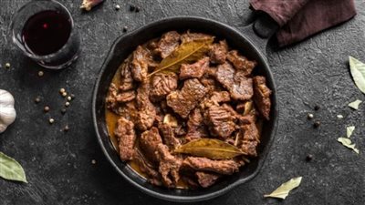 طريقة عمل طاجن اللحم بالبصل والقرفة