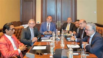 رئيس اقتصادية قناة السويس يشهد توقيع عقد توسعات فليكس الهندية بالسخنة