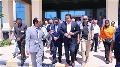 صرف مكافأة للعاملين بمستشفى العلمين النموذجي