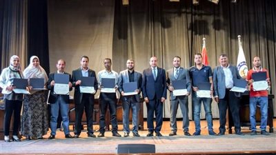  مجلس جامعة بني سويف يكرم المتميزين بمركز الطباعة والنشر    