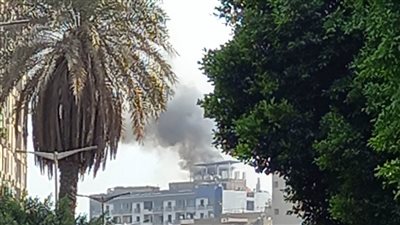 اشتعال النيران في خزانات مياه أعلى عقار بالمهندسين .. صور