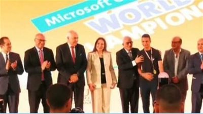 طالب يمثل مصر بأمريكا بعد فوزه في مسابقة ميكروسوفت | صور