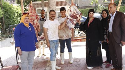 لجنة المرأة بالعجوزة تطلق مبادرة معًا ضد الغلاء.. شادر لحوم الكيلو بـ240 جنيها .. فيديو