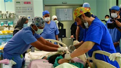 فصل التوأم السيامي المصري بنجاح بعد عملية استغرقت 17 ساعة.. صور