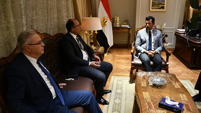وزير الرياضة يبحث استعدادات أسبوع شباب الجامعات والمعاهد
