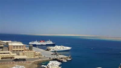 تداول ١١ ألف طن بضائع  و771 شاحنة  بموانئ البحر الأحمر