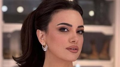 ريهام عبدالغفور تتألق بالكب والكريستال يميز طلتها