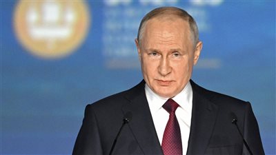 بوتين يوقع قانونًا لسجن من ينتهك الأحكام العرفية