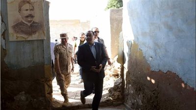 مقبرة الزعيم أحمد عرابي تحولت لبرك ومستنقعات (فيديو)