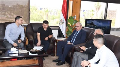 رئيس جامعة القناة يلتقي بالمدير الإقليمي لشركة JUSHI الصينية العالمية 