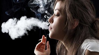 تدخين السجائر يسبب انسداد رئوي مزمن في هذه الحالة.. طبيب أمراض رئة يحذر