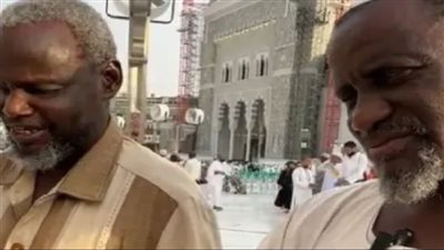 حاج كفيف يصف زيارة البيت الحرام.. لمست الكعبة ودخلت الجنة (شاهد)