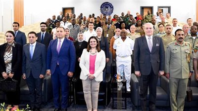 وزيرة الهجرة تلتقي عددًا من الملحقين العسكريين العرب والأجانب