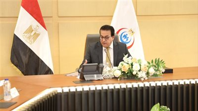 وزير الصحة يبحث مع منسق الأمم المتحدة ضبط معدلات النمو السكاني