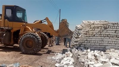 إزالة 64 حالة تعد بالبناء المخالف على الأرض الزراعية في المنيا 