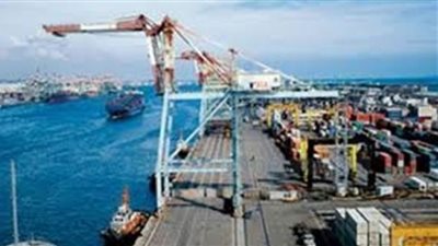 وقف استقبال سيارات الإفراج الجمركي بميناء الغردقة