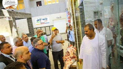 محافظ البحر الأحمر يتفقد منفذ بيع السلع الغذائية ومجمع خدمات الدهار