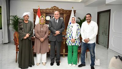 استمرار توافد المهنئين بعيد الأضحي إلى ديوان عام قنا 