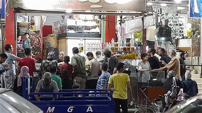 إقبال كبير على محلات الفول المدمس بالإسماعيلية للسحور 