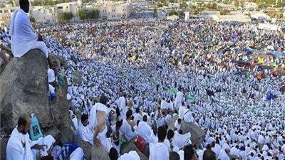 ضيوف الرحمن على صعيد عرفات لأداء ركن الحج الأعظم