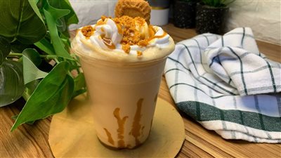 اصنعي مشروب لاتيه باللوتس لضيافة العيد