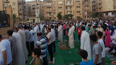 أهالي المقطم يؤدون صلاة عيد الأضحى بمسجد الحافظ وسط مظاهر البهجة.. صور