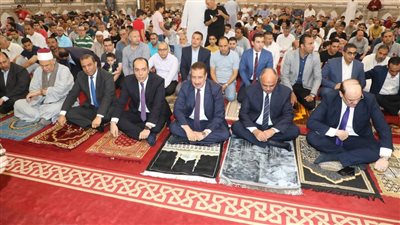 محافظ المنوفية يؤدى صلاة عيد الأضحى بمسجد الرؤوف الرحيم ويشارك المواطنين فرحتهم 