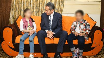 محافظ الغربية يزور أحدى دور الأيتام ويقدم التهنئة بعيد الأضحى 
