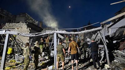وفاة وإصابة 71 شخصًا جراء قصف مطعم في أوكرانيا