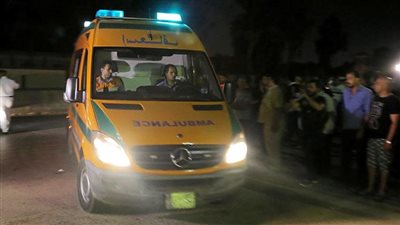 إصابة 3 أشخاص بحادث انقلاب سيارة