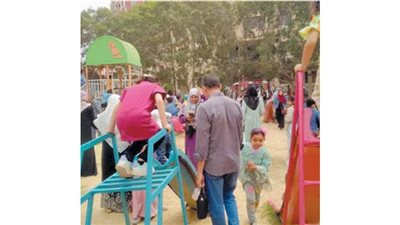 آلاف الزوار بحديقة حيوان الزقازيق