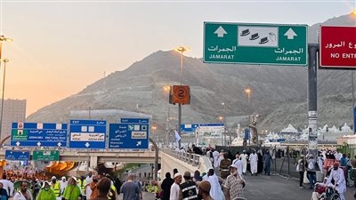 حجاج الجمعيات الأهلية المتعجلين ينتهون من رمي الجمرات