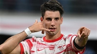 مهاجم لايبزج علي أعتاب ليفربول بديلاً لفيرمينيو