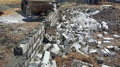 إزالة 5 حالات تعد بالبناء بمركز المحلة الكبرى