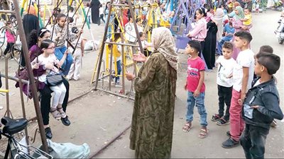 «بنستنى الفرحة من السنة للسنة».. و«ضحكة الطفل بتنسينا هم الدنيا»