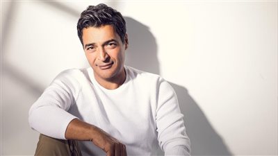 حميد الشاعري .. سطو عالمى على أعمال نجم التسعينات