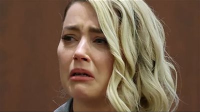 علاقة آمبر هيرد متوترة مع الإعلام .. ألقوا الحجارة عليها خلال الترويج لفيلم جديد